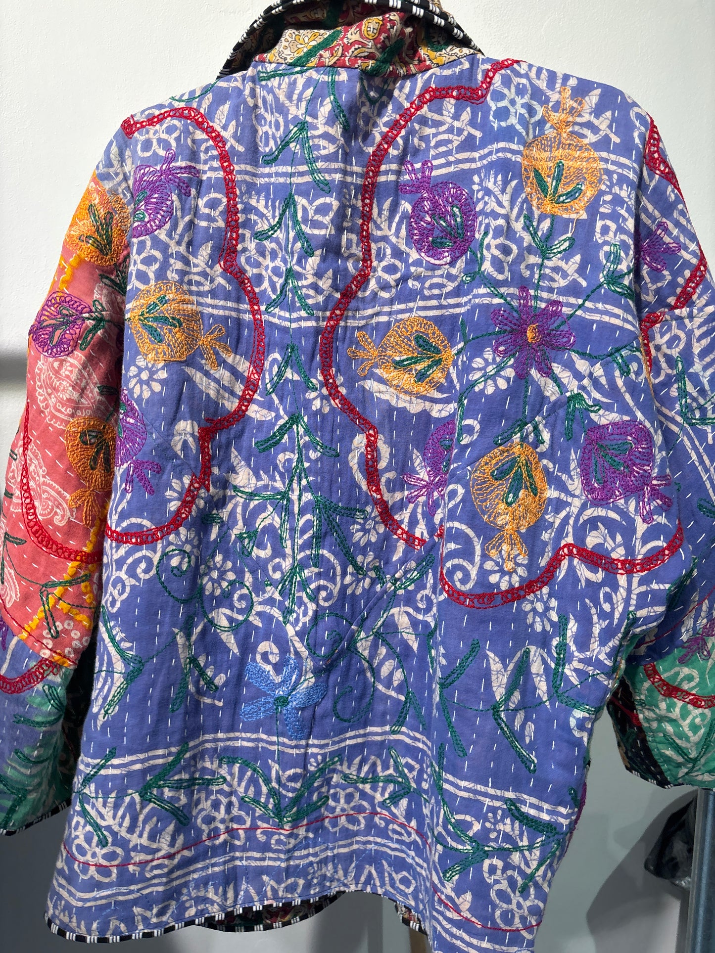 Kantha suzani jas kort, 2 kanten