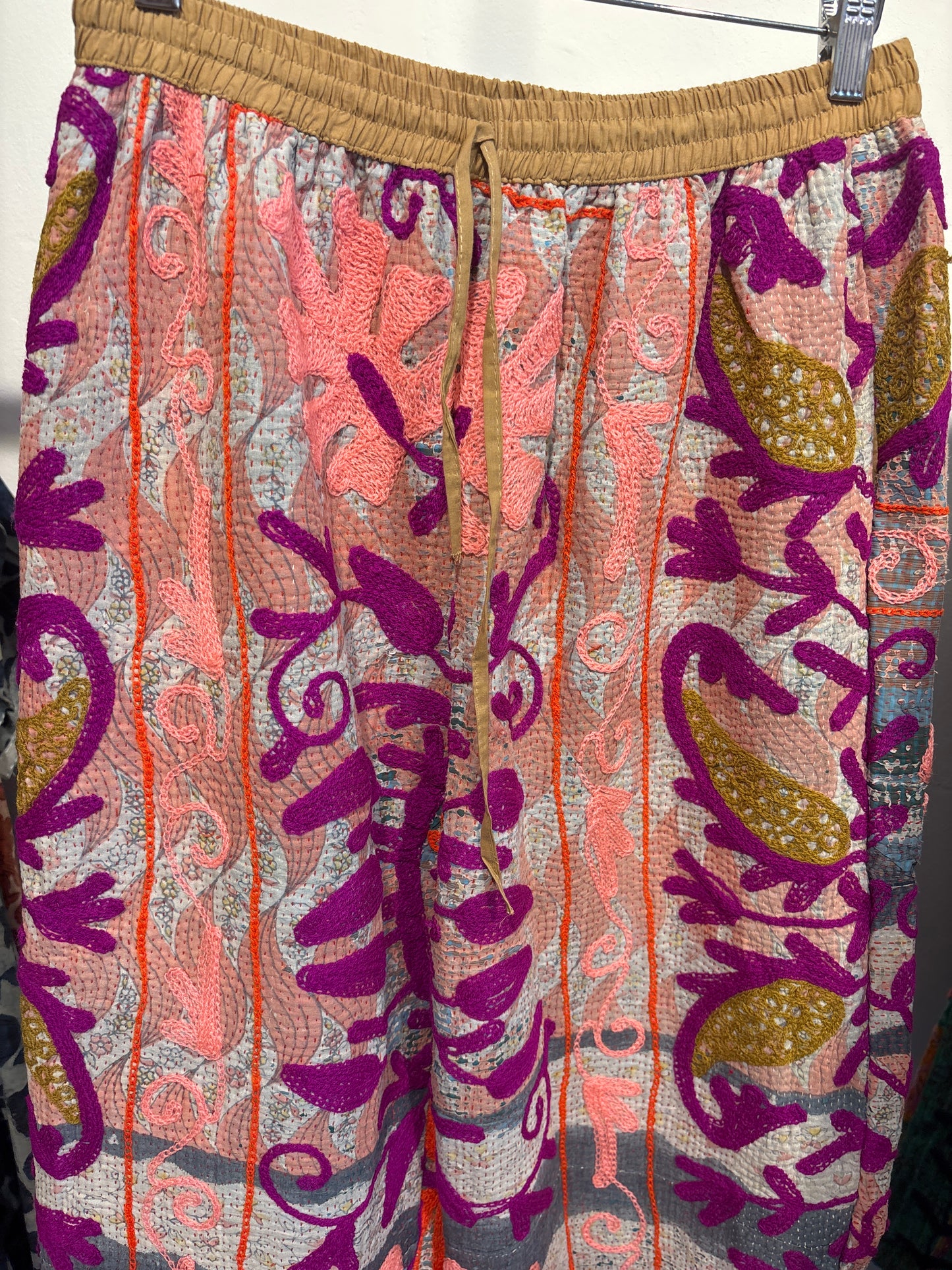 Suzani Broek
