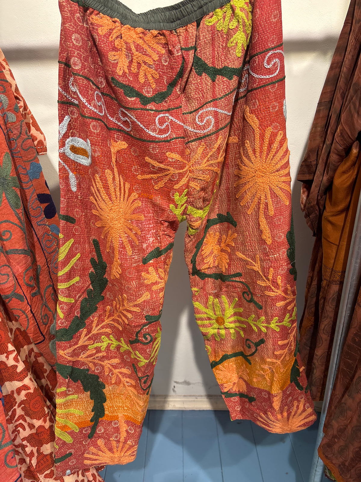 Suzani Broek