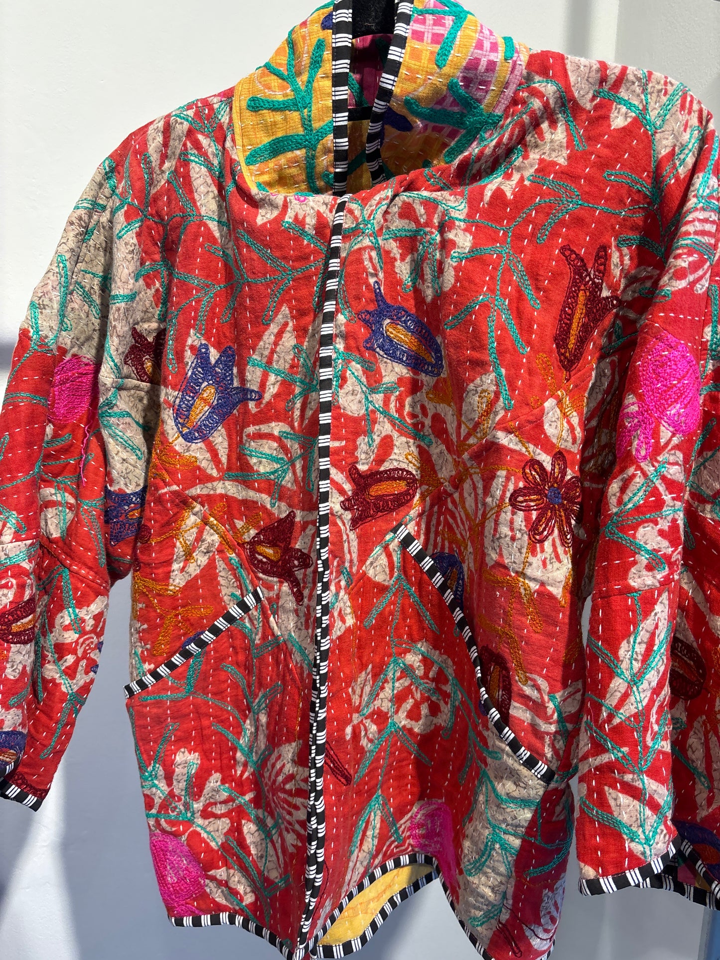 Kantha suzani jas kort, 2 kanten