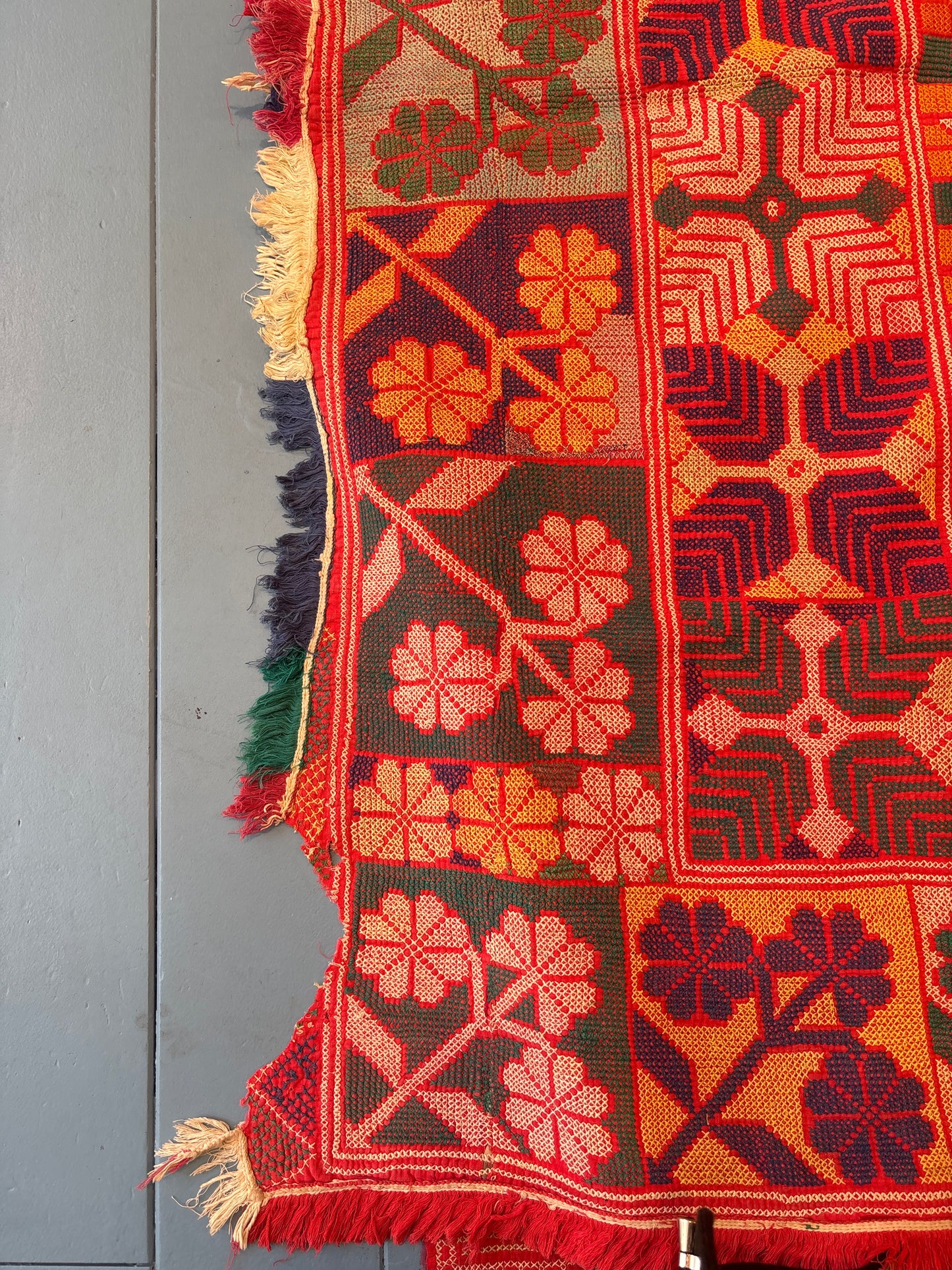 Handgemaakt kanthakleed (145x 205 cm) ! Met foutje!