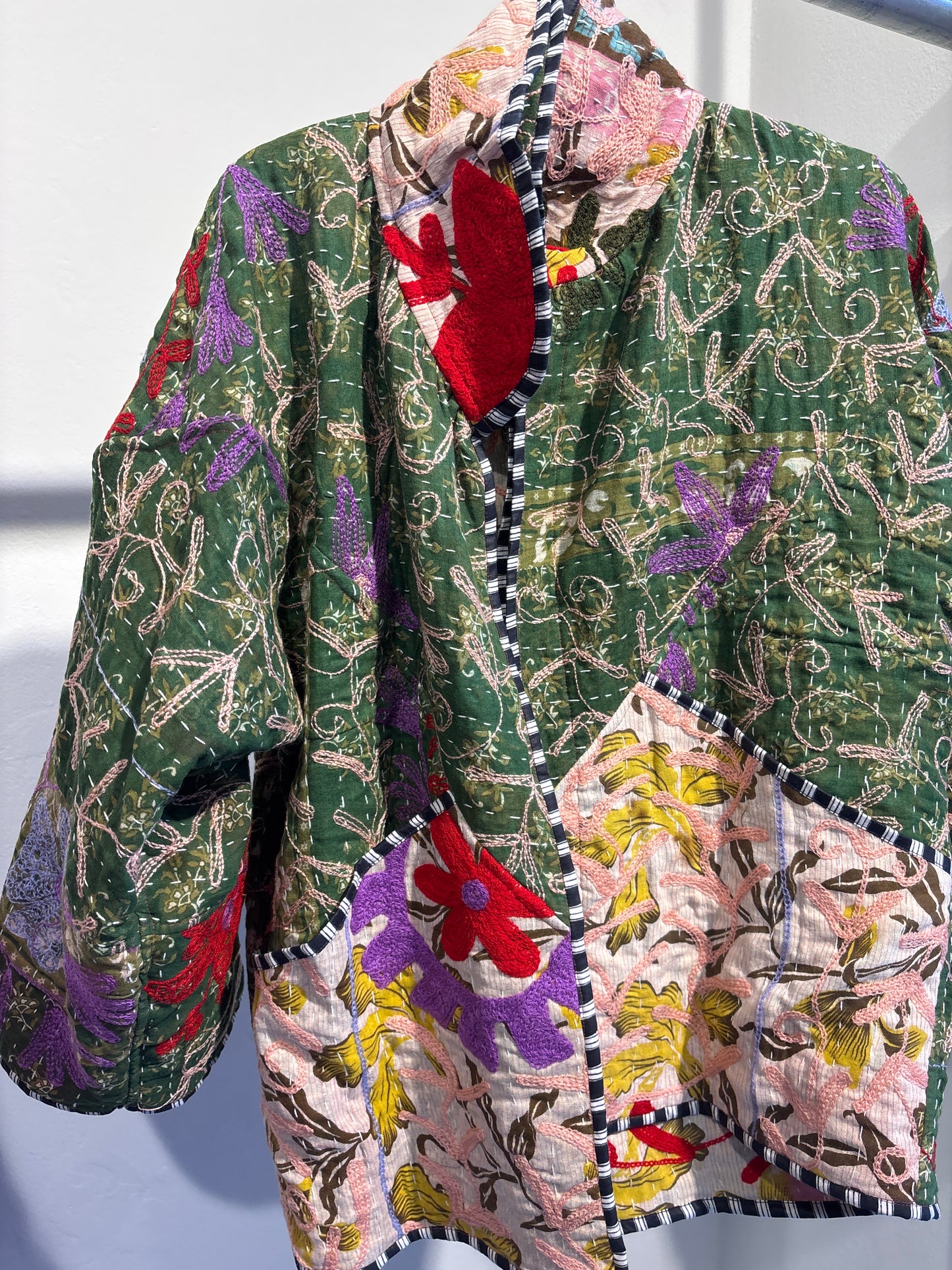 Kantha suzani jas kort, 2 kanten