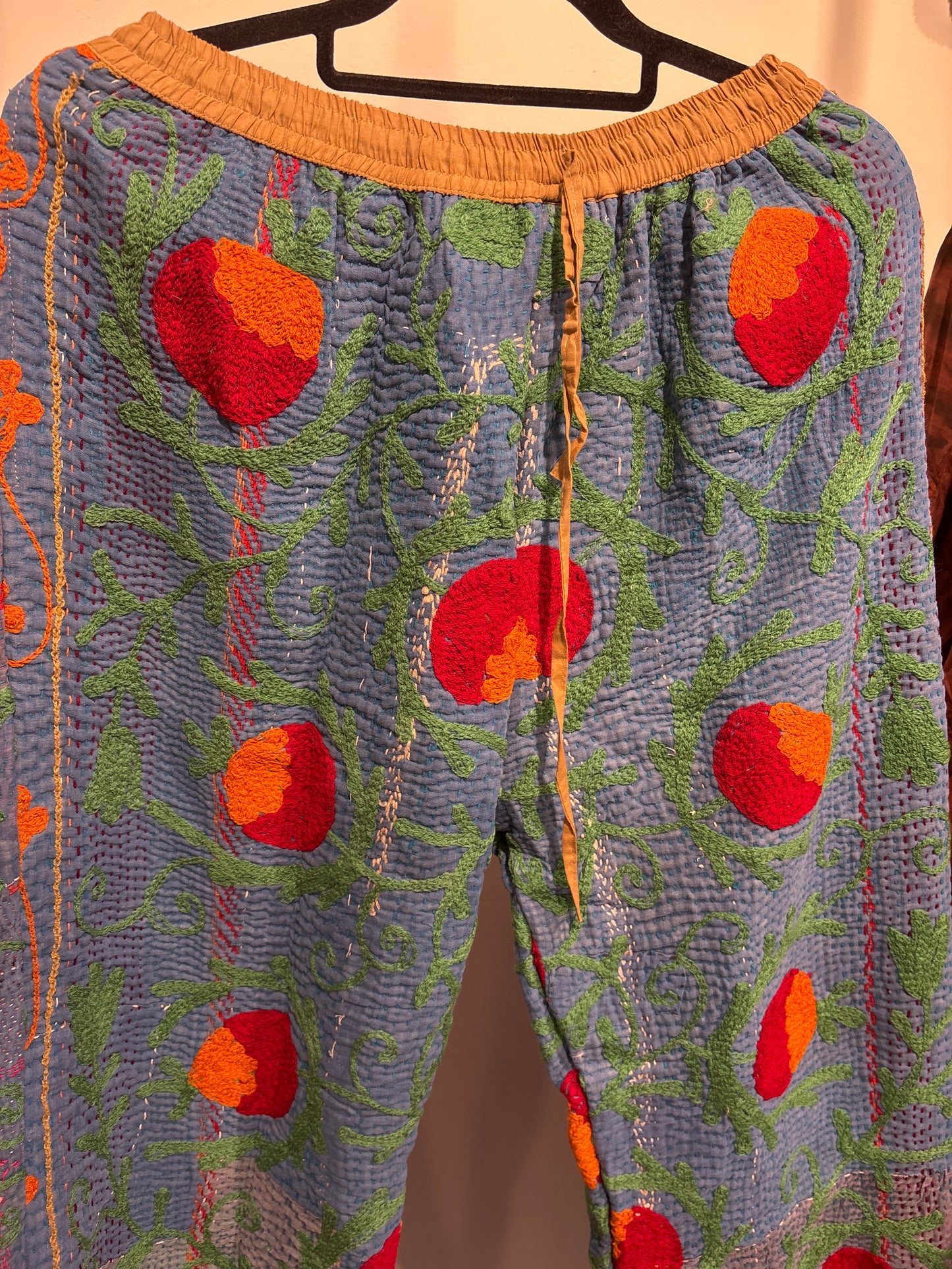 Suzani Broek