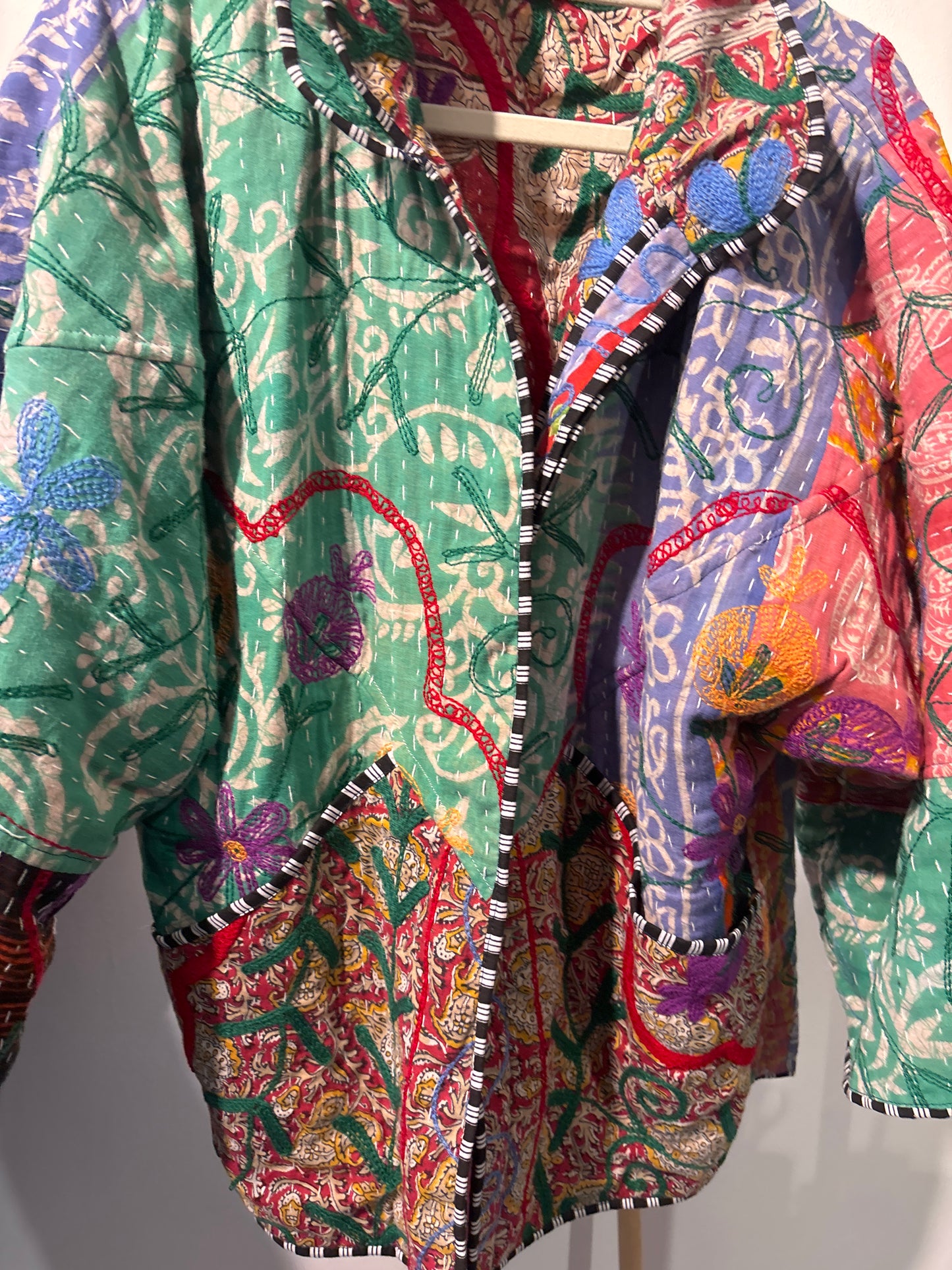 Kantha suzani jas kort, 2 kanten