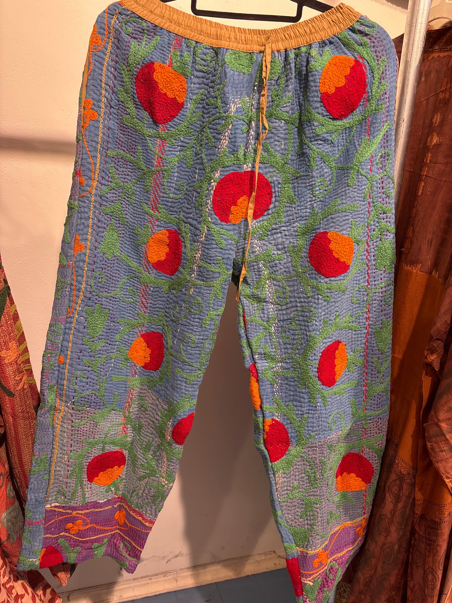 Suzani Broek