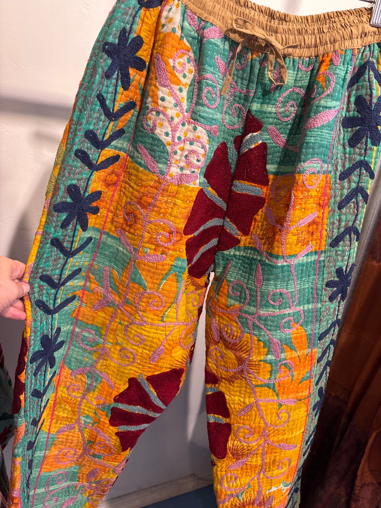 Suzani Broek