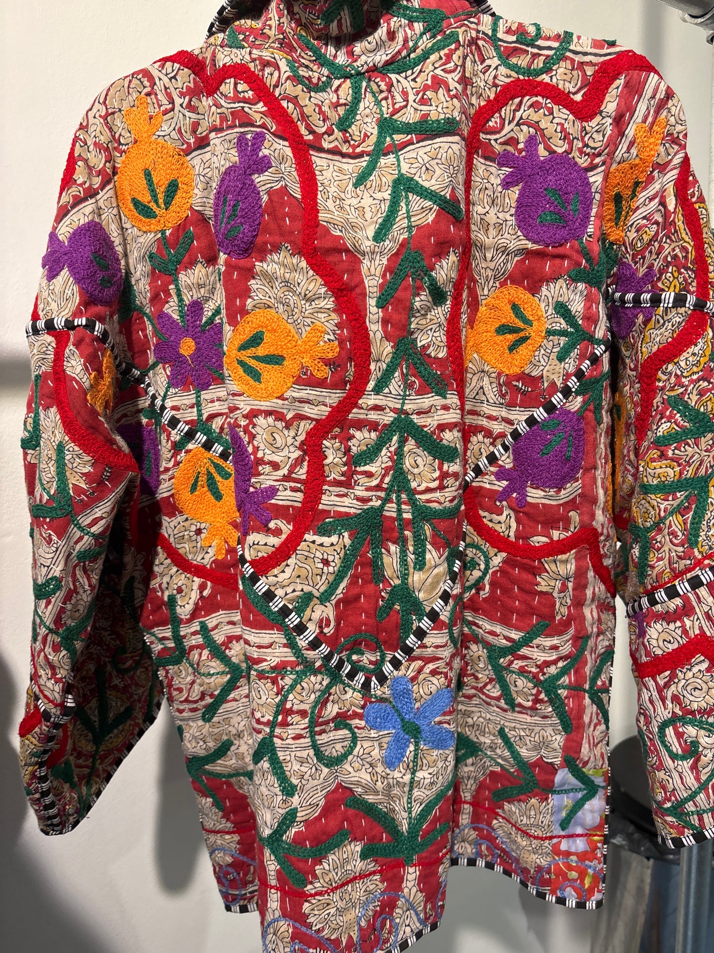 Kantha suzani jas kort, 2 kanten