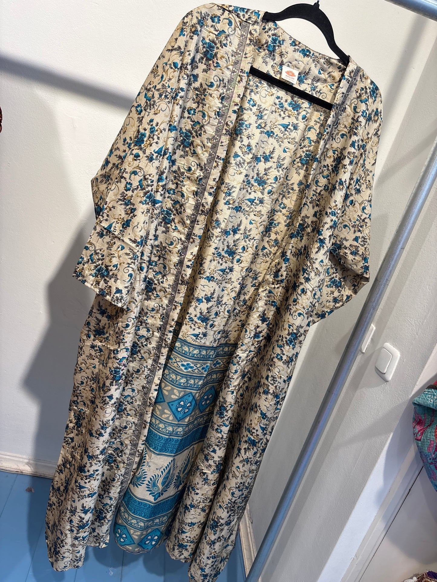 Recycled silk kimono lang