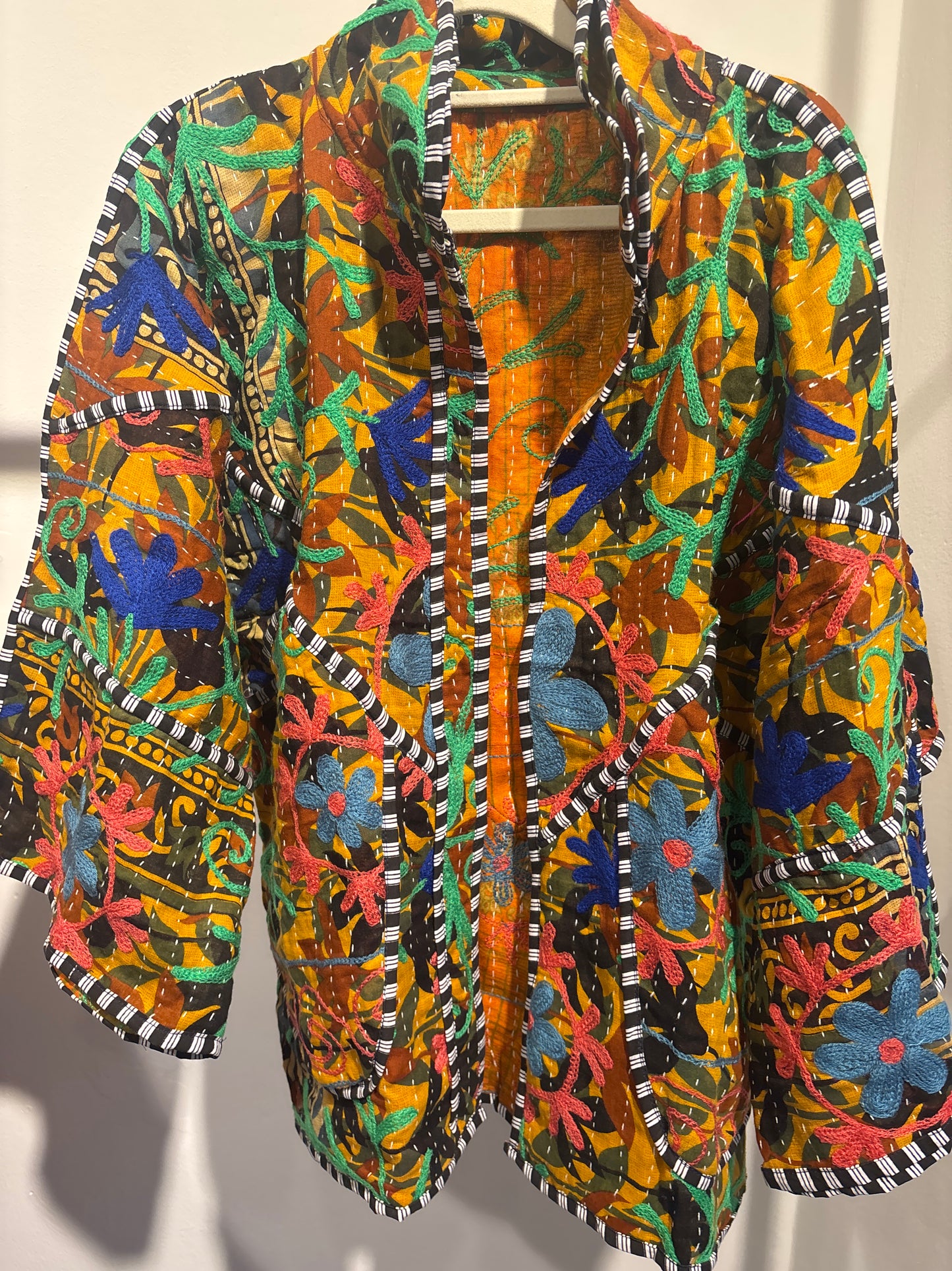 Kantha suzani jas kort, 2 kanten