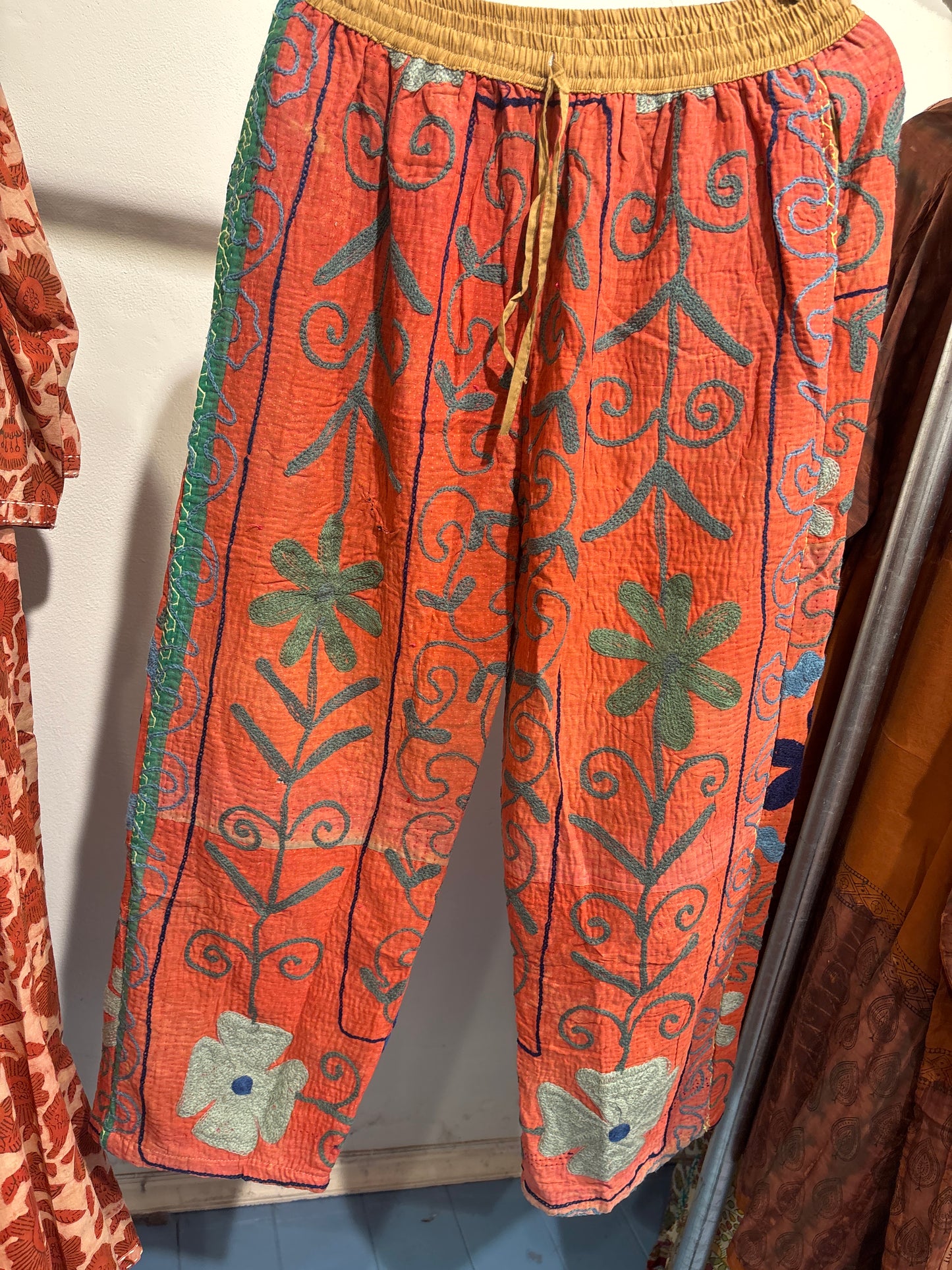 Suzani Broek