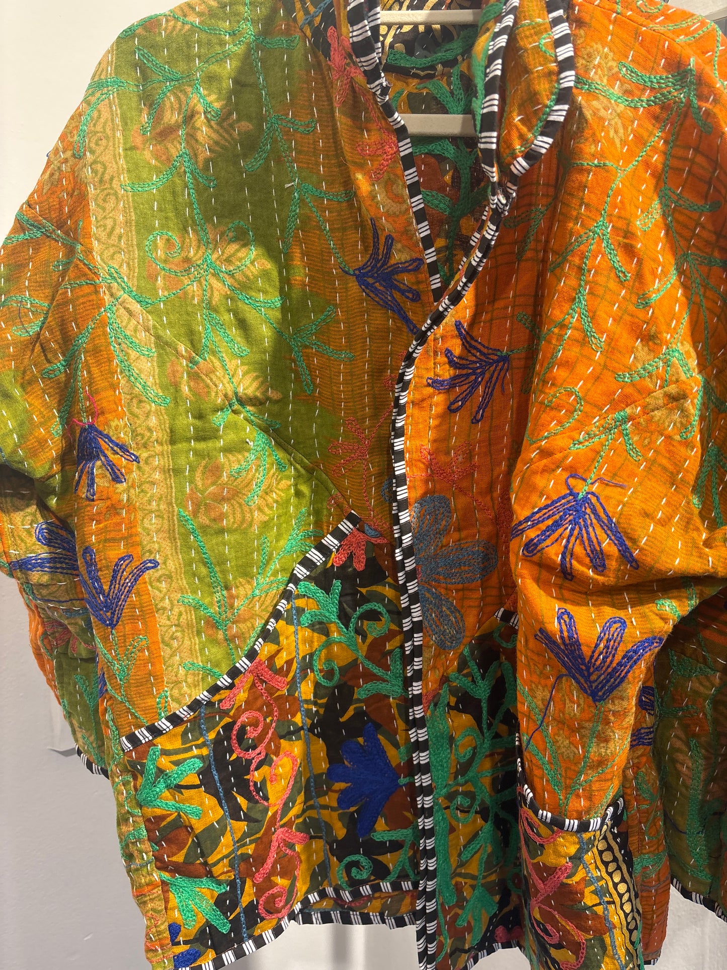 Kantha suzani jas kort, 2 kanten