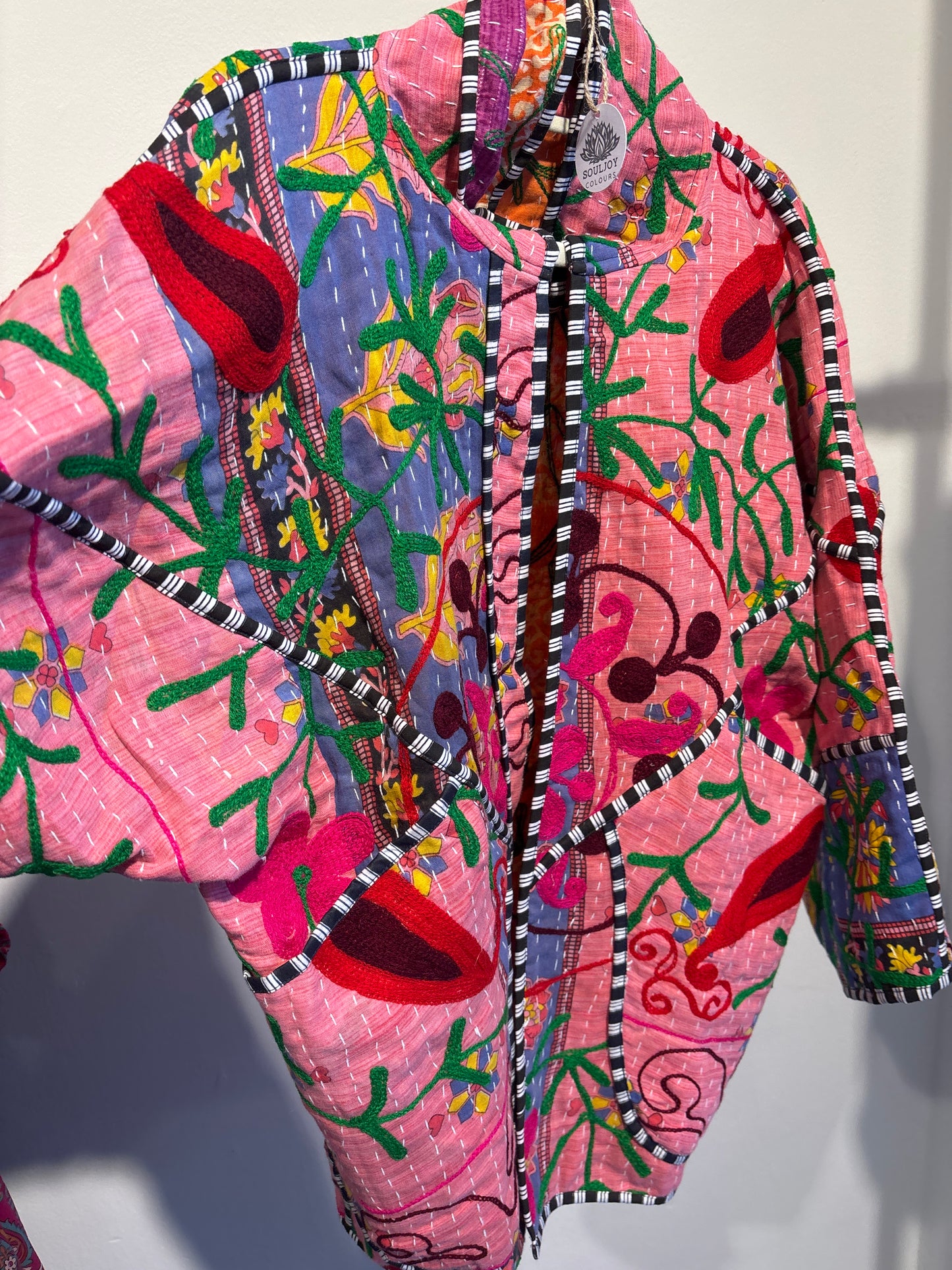 Kantha suzani jas kort, 2 kanten