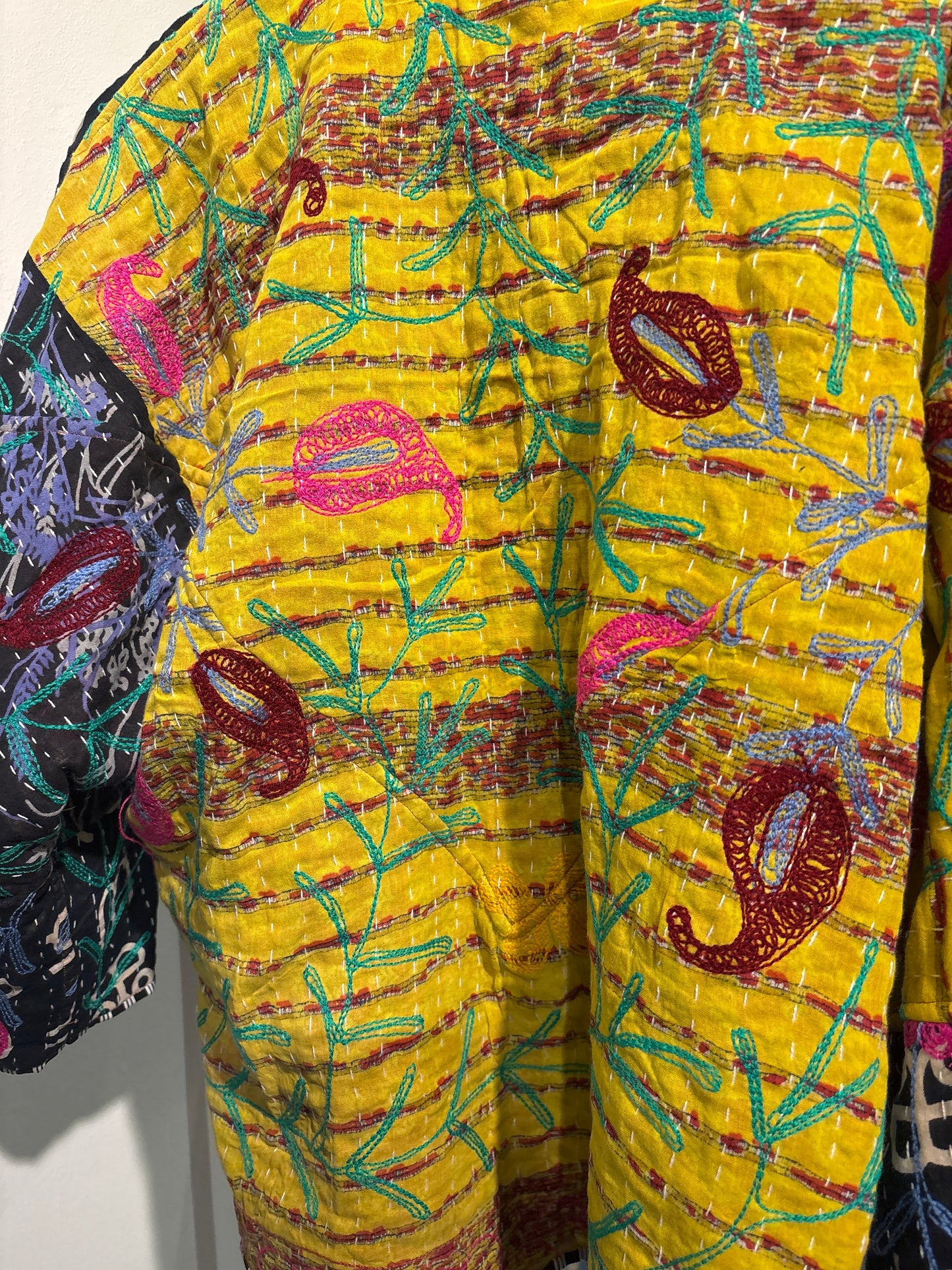Kantha suzani jas kort, 2 kanten