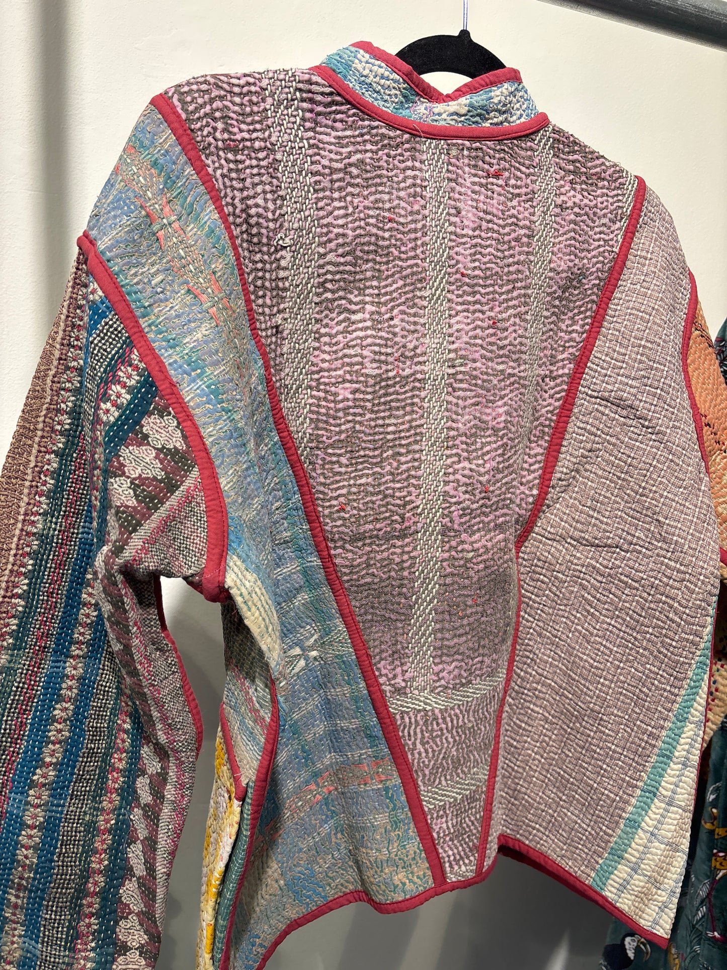 Kantha jas kort