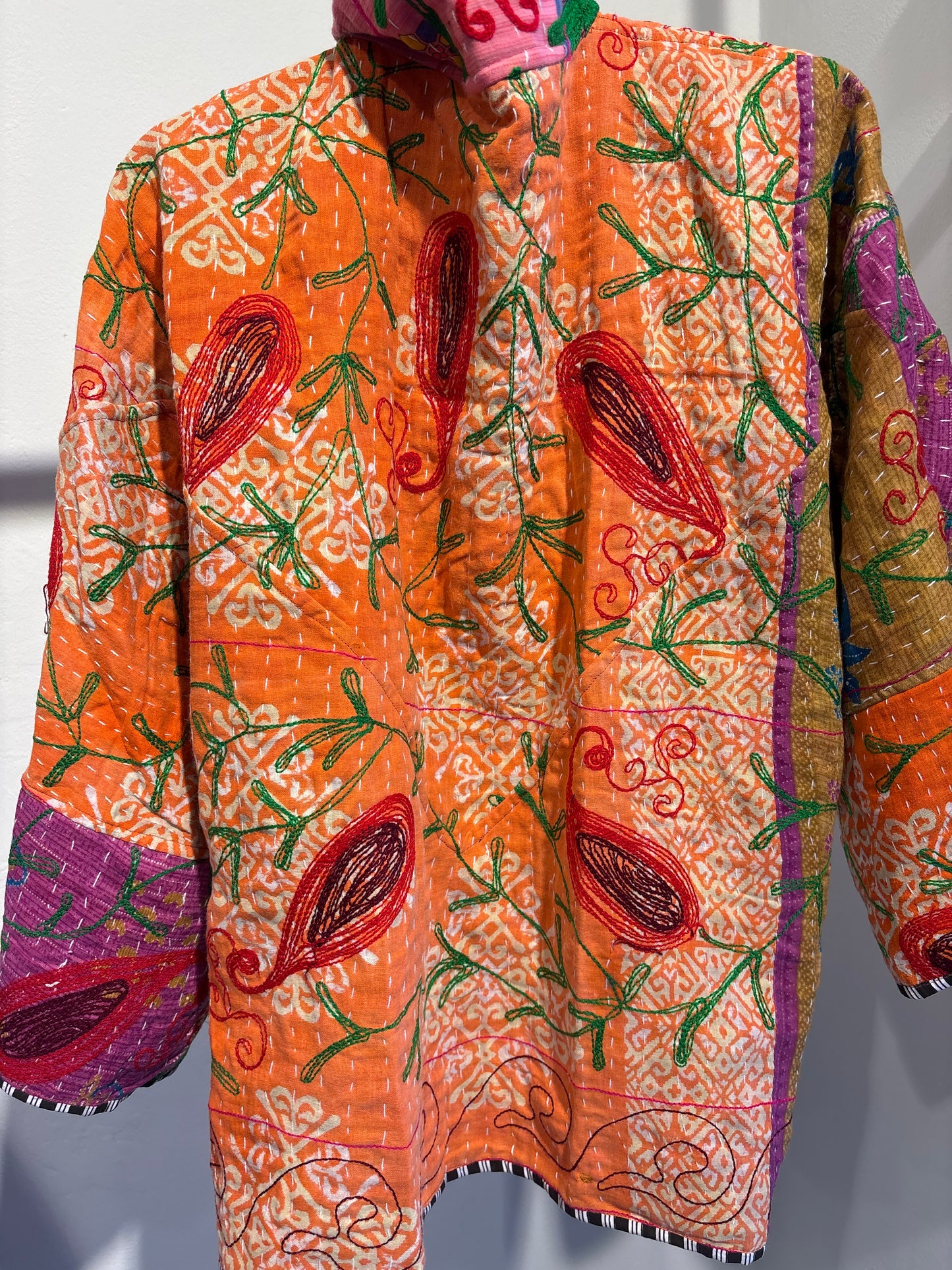 Kantha suzani jas kort, 2 kanten