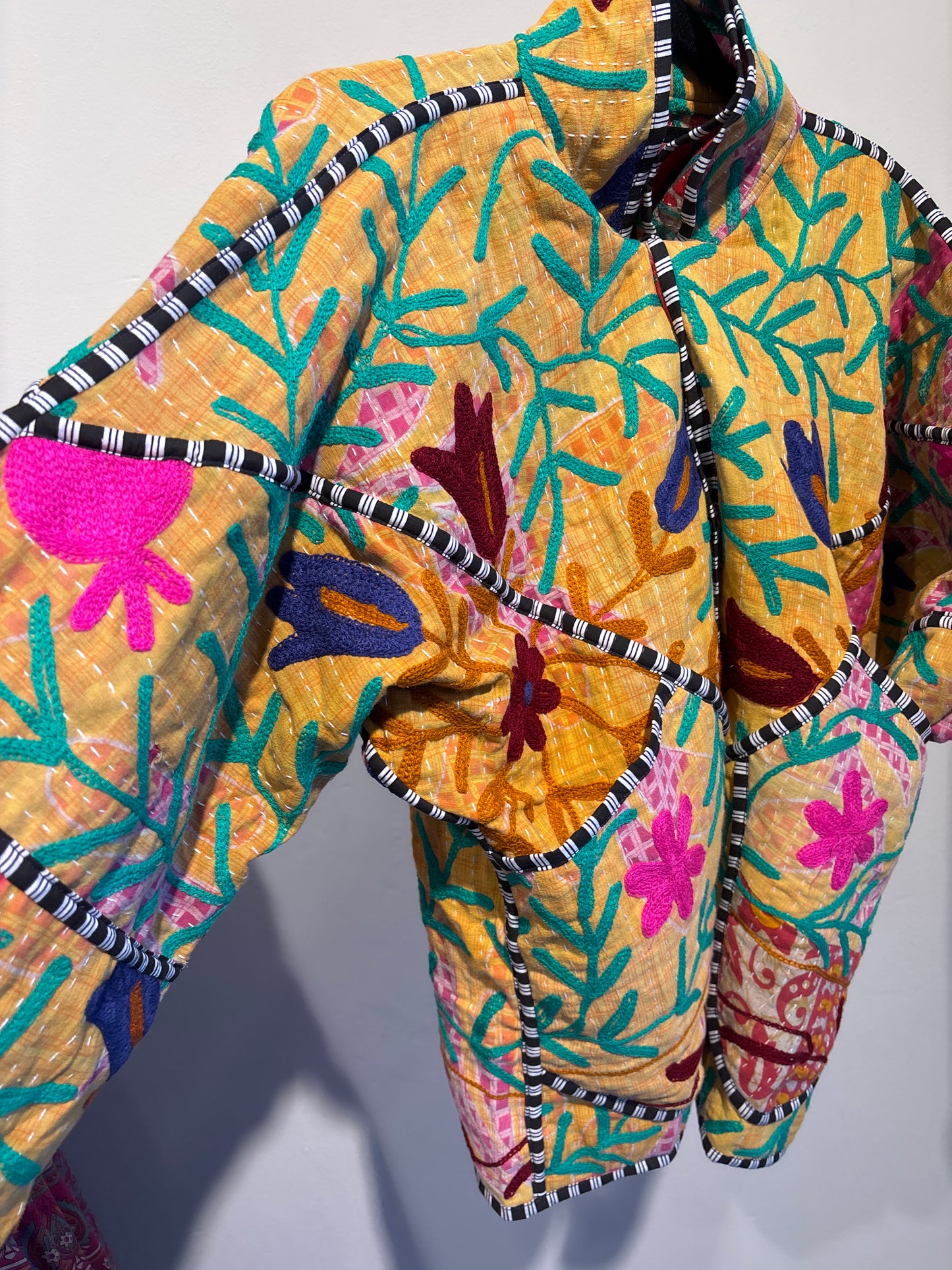 Kantha suzani jas kort, 2 kanten